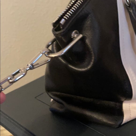 Beautiful Michael Kors Handbag/Crossbody - Picture 5 of 7